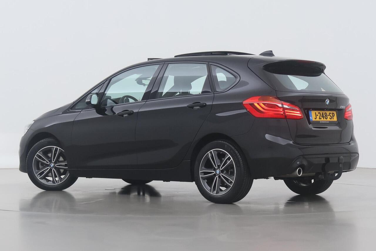 BMW 2-SERIE Active Tourer 218i High Executive | Panoramadak | Trekhaak | Head-Up | Camera