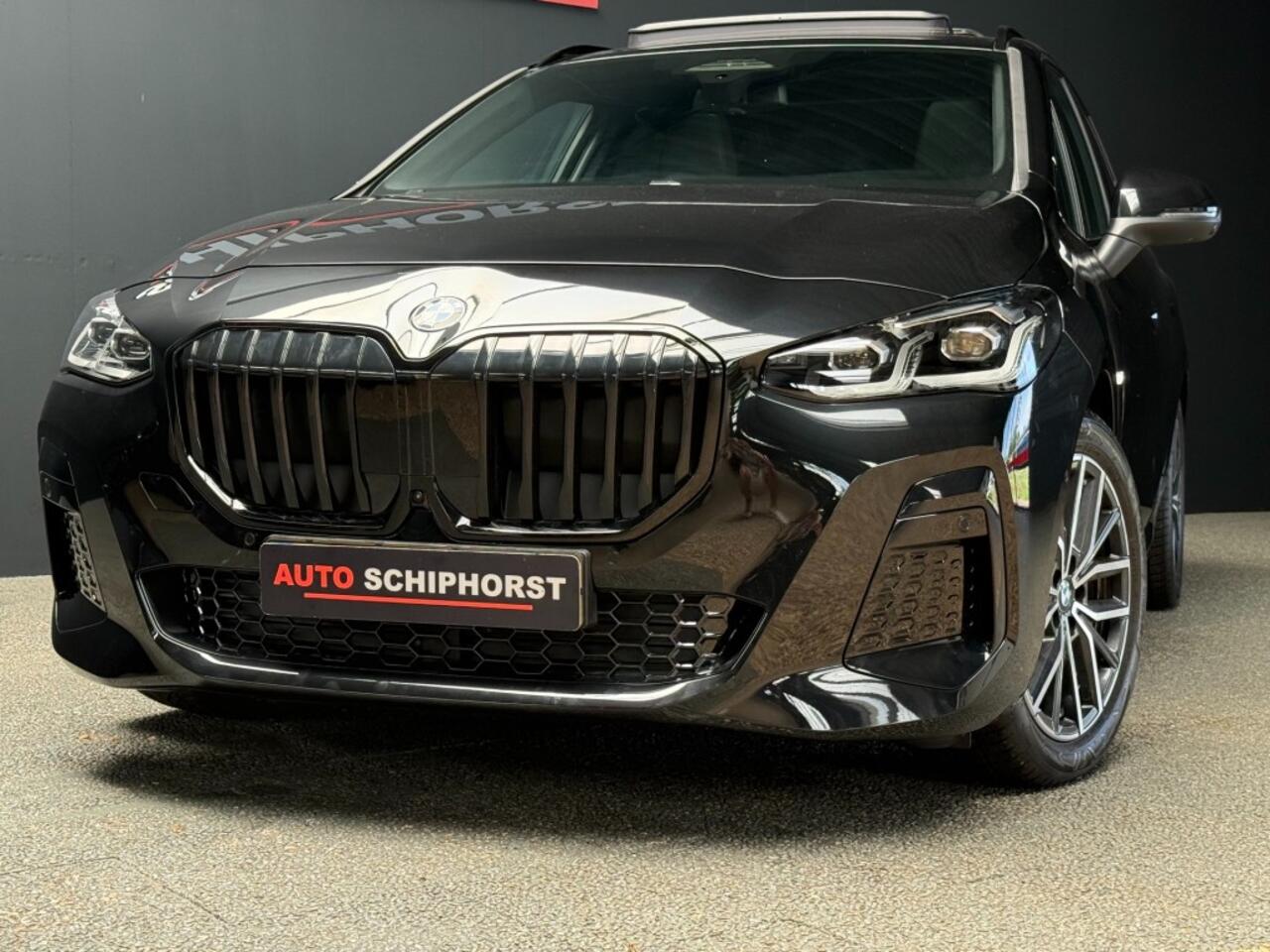 BMW 2-SERIE ACTIVE TOUR. 218i M-sport Panorama elec trekhaak leer