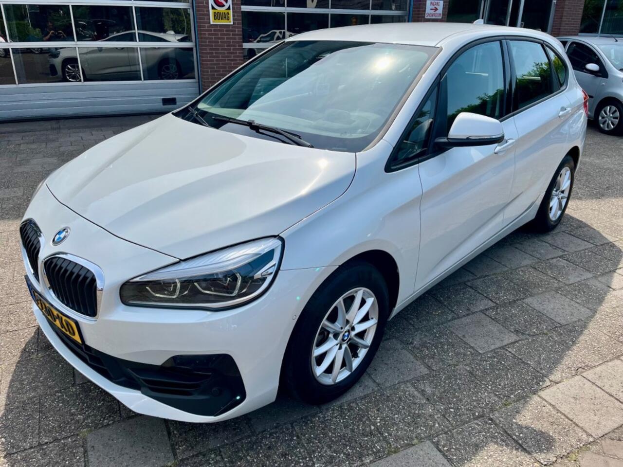 BMW 2-SERIE ACTIVE TOUR. 218I EXECUTIVE NL-AUTO NAP LOGISCH