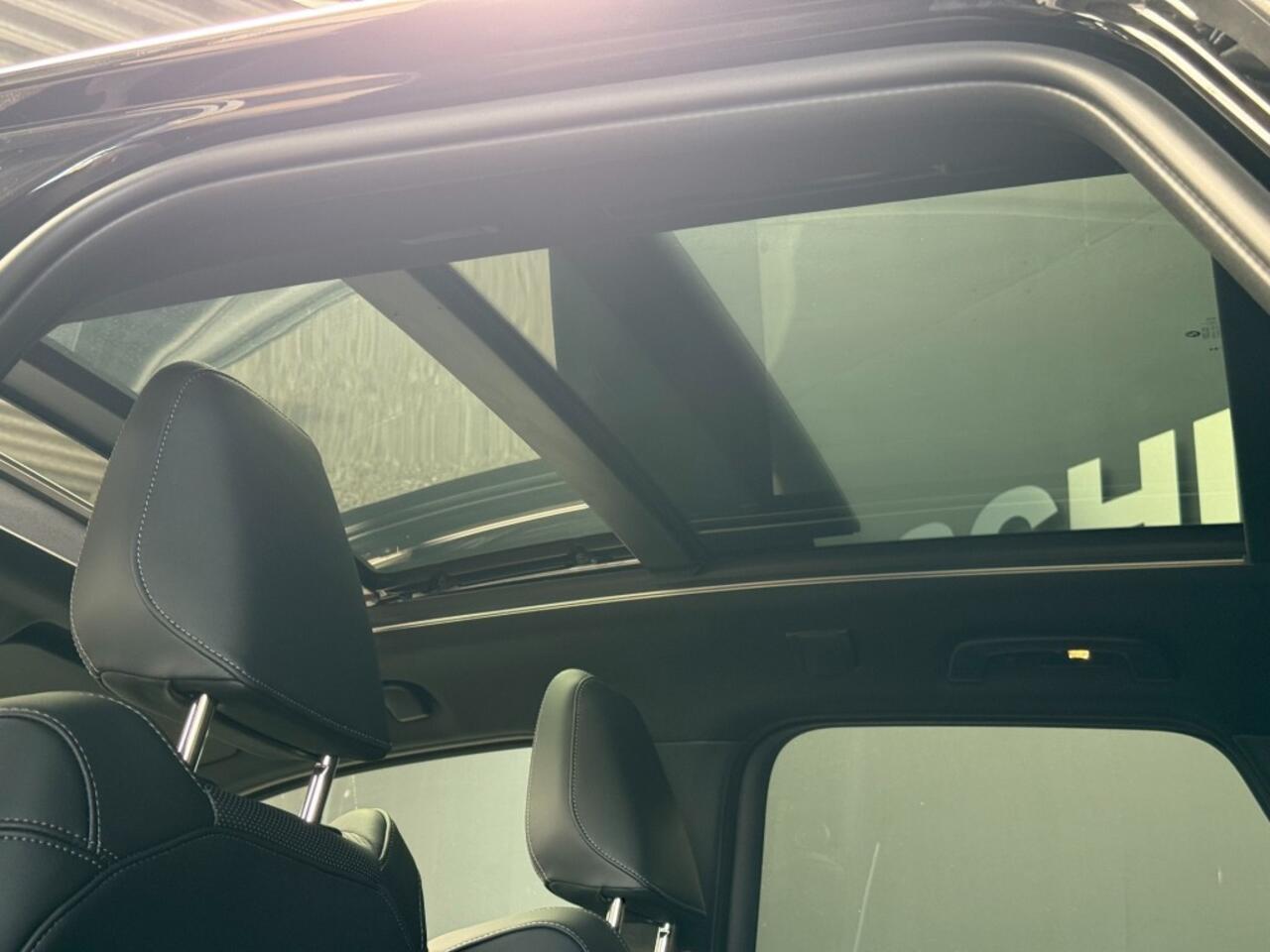 BMW 2-SERIE ACTIVE TOUR. 218i M-sport Panorama elec trekhaak leer