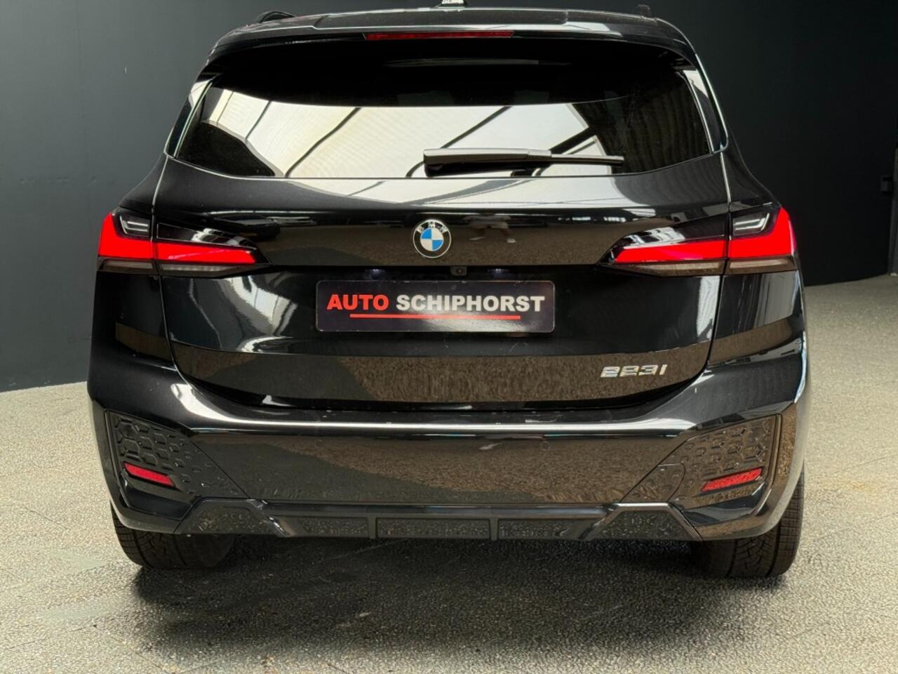 BMW 2-SERIE ACTIVE TOUR. 223i Auto M-sport/ Vol leder/ Panoramadak/ Camera