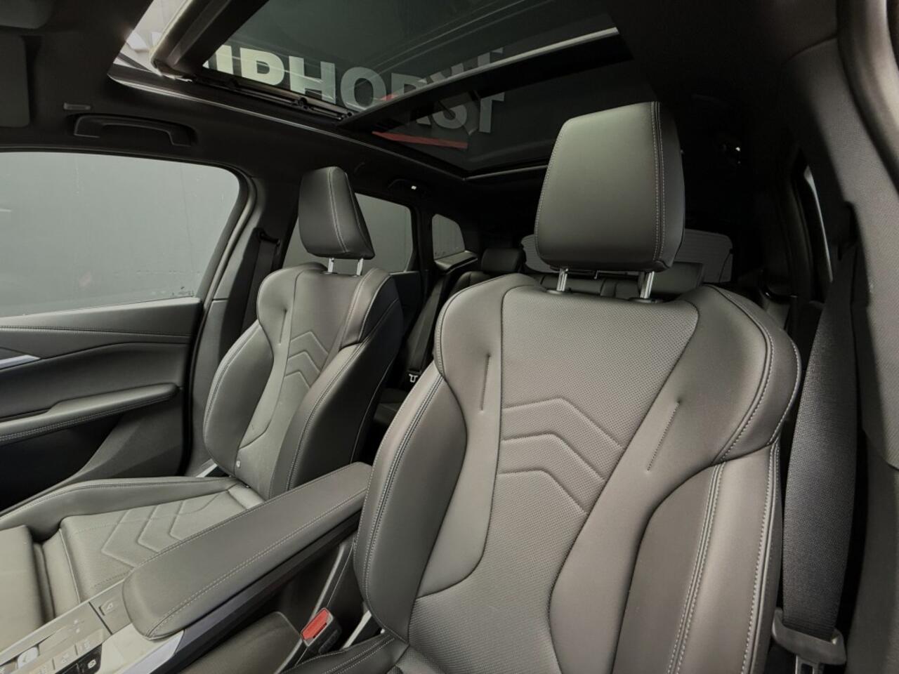 BMW 2-SERIE ACTIVE TOUR. 218i M-sport Panorama elec trekhaak leer