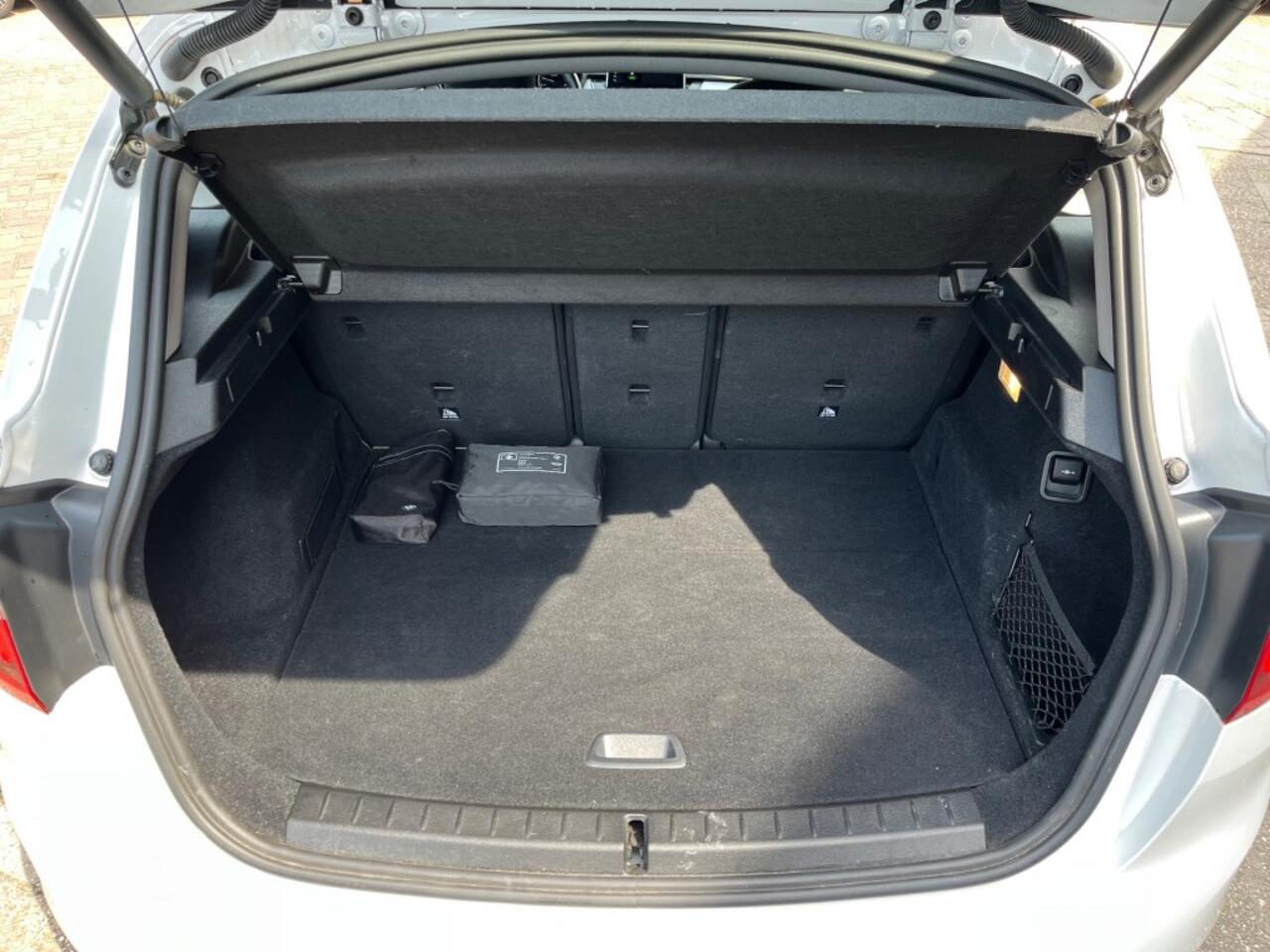 BMW 2-SERIE ACTIVE TOUR. 218I EXECUTIVE NL-AUTO NAP LOGISCH