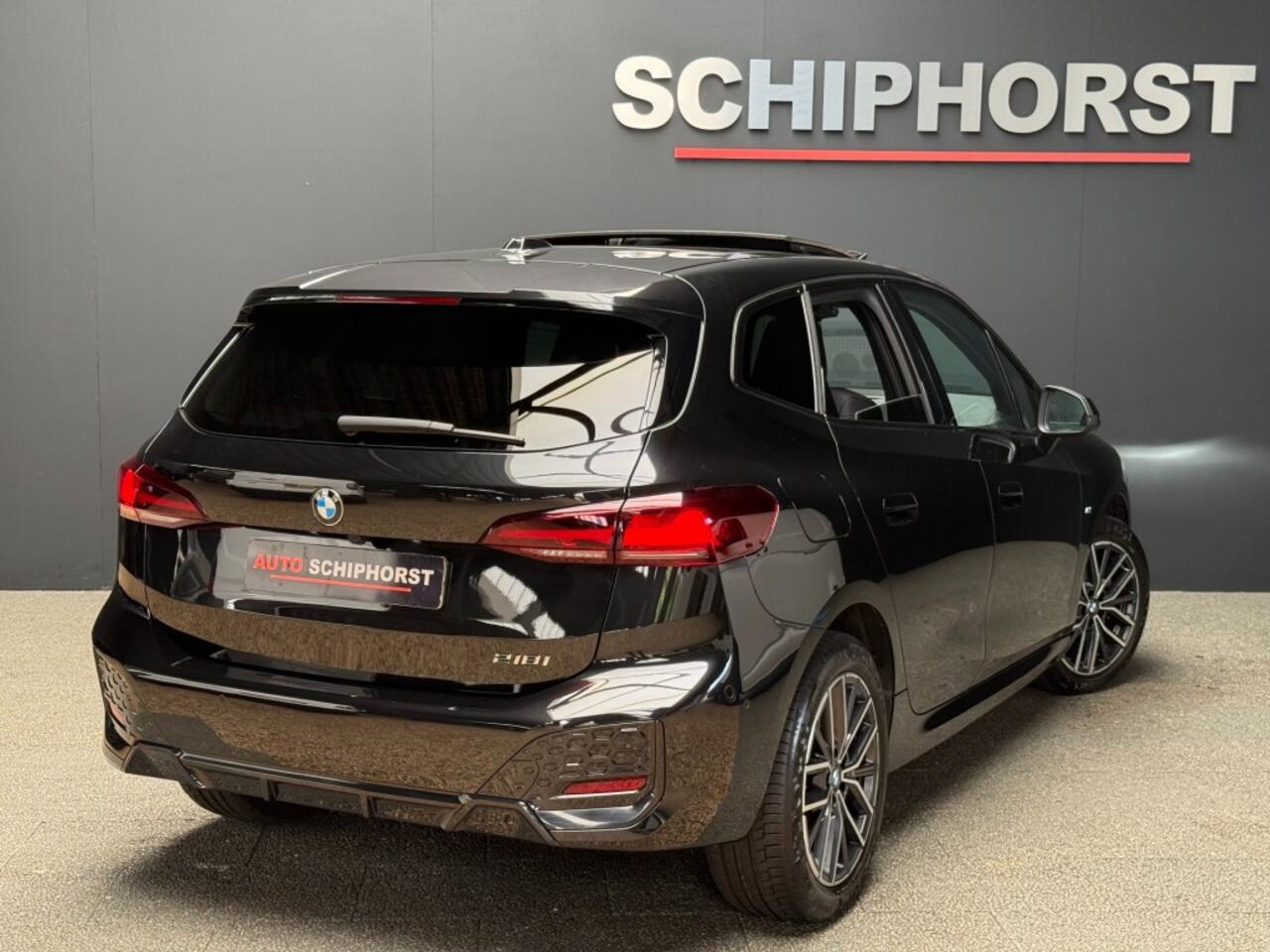 BMW 2-SERIE ACTIVE TOUR. 218i M-sport Panorama elec trekhaak leer