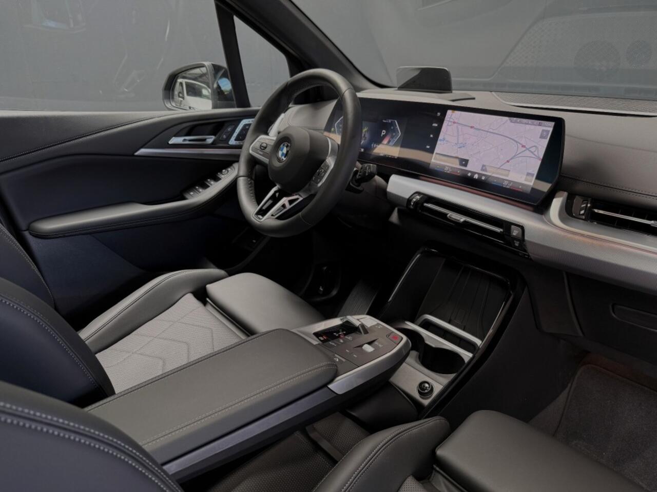 BMW 2-SERIE ACTIVE TOUR. 223i Auto M-sport/ Vol leder/ Panoramadak/ Camera