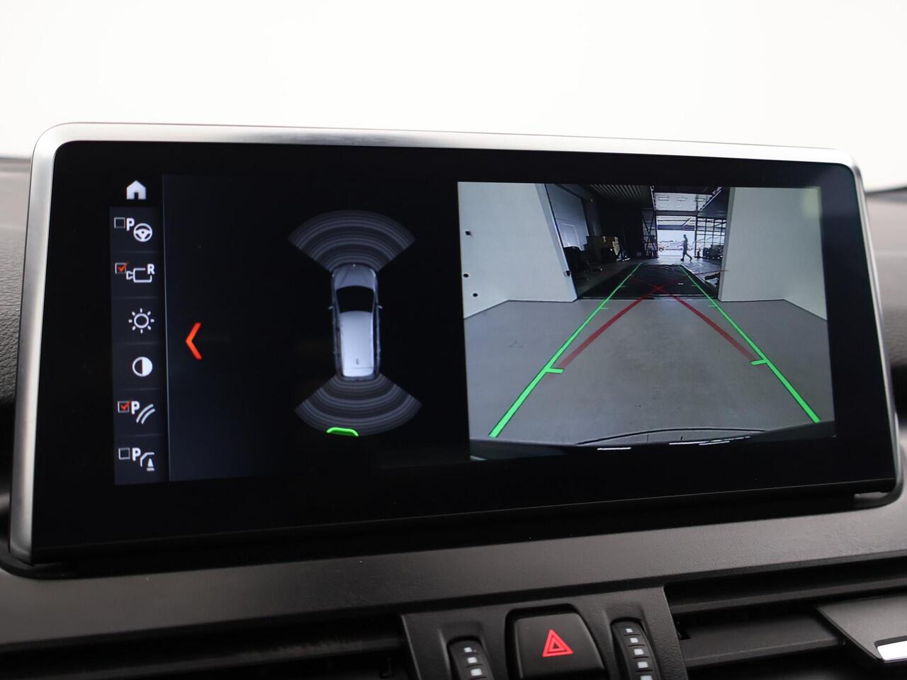 BMW 2-SERIE GRAN TOURER 218i 7-PERS HIGH EXECUTIVE AUT. + HEAD-UP | LEDER | AFN. TREKHAAK | CAMERA | STOELVERW.