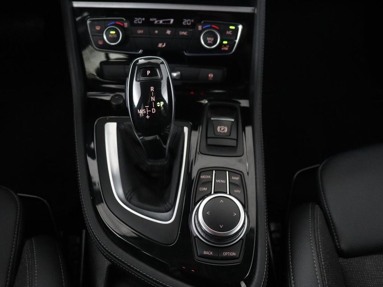 BMW 2-SERIE GRAN TOURER 218i High Executive 7-persoons | Sport Line | Head-Up | Trekhaak | Sportstoelen | Full LED | Navigatie | Climate control | Parkeerhulp | Cruise control