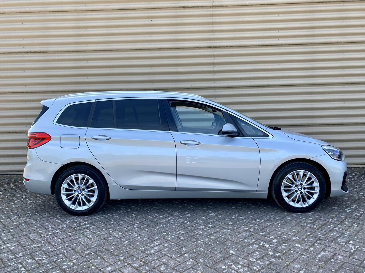 BMW 2-SERIE GRAN TOURER 220i High Executive 7 Pers Aut. [ panodak,leer, Apple carplay,lmv,pdc,hud ]
