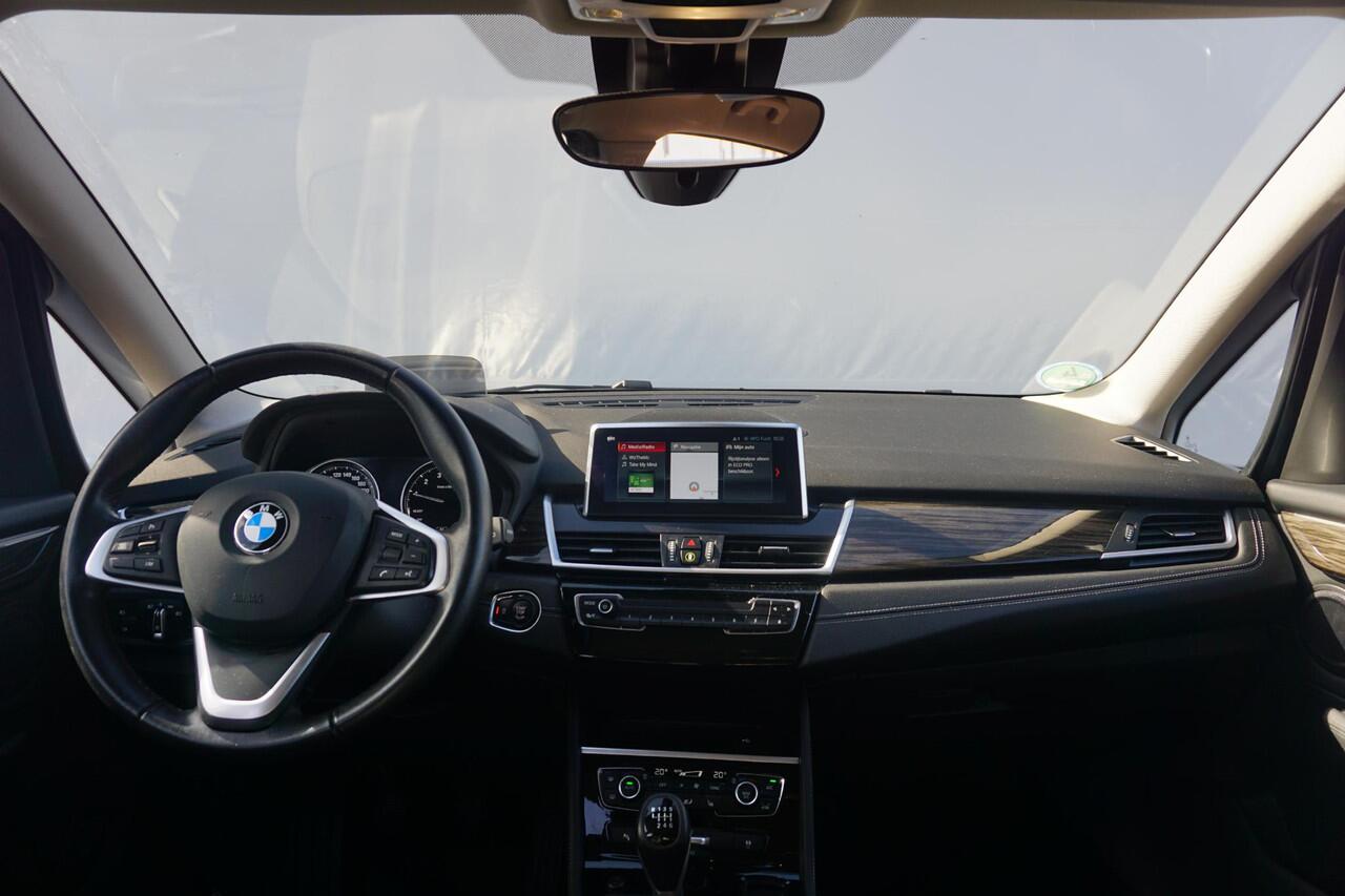 BMW 2-SERIE GRAN TOURER 216i High Executive Luxury Line 17'' / Trekhaak / Derde zitrij / Head-Up Display