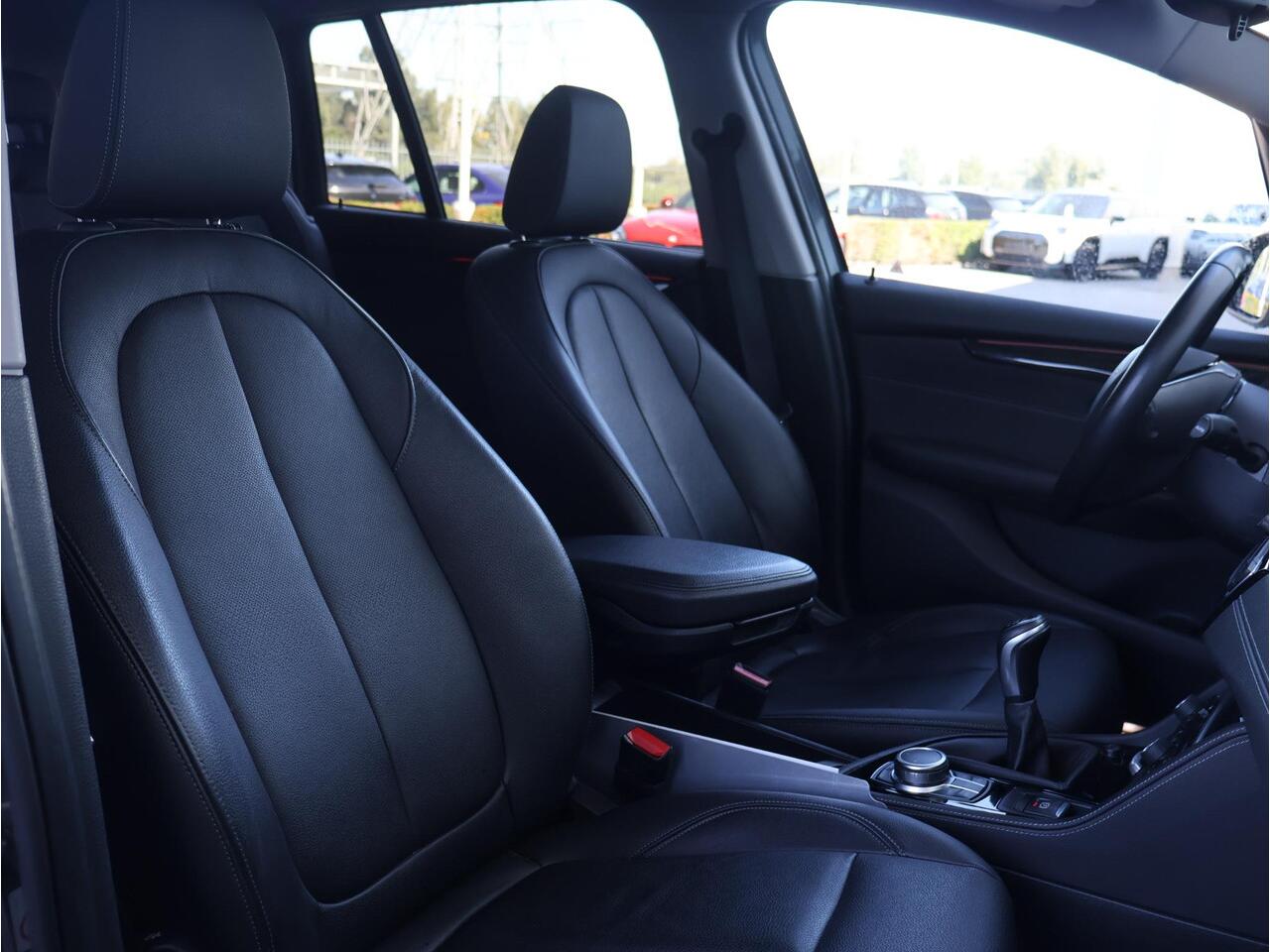 BMW 2-SERIE GRAN TOURER 216i 7p. Business Edition Plus Luxury Line / trekhaak / Achteruitrijcamera / Head Up Display /