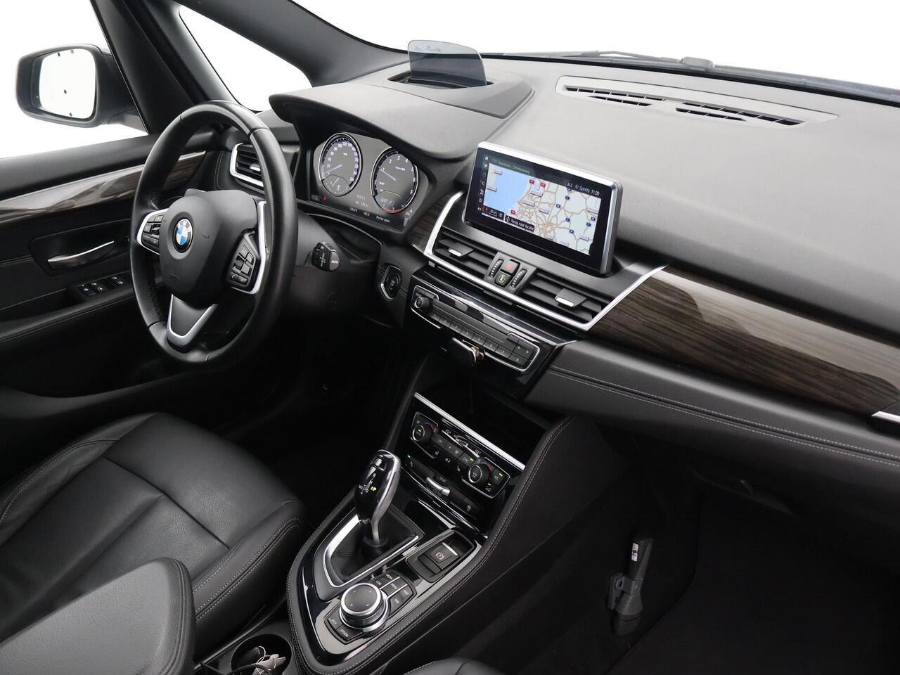 BMW 2-SERIE GRAN TOURER 218i 7-PERS HIGH EXECUTIVE AUT. + HEAD-UP | LEDER | AFN. TREKHAAK | CAMERA | STOELVERW.