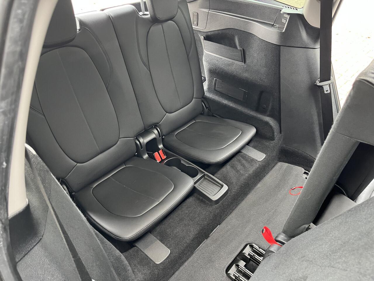 BMW 2-SERIE GRAN TOURER 216i Business Edition Plus 7 Persoons / Trekhaak / Leder / Camera / Stoelverwarming