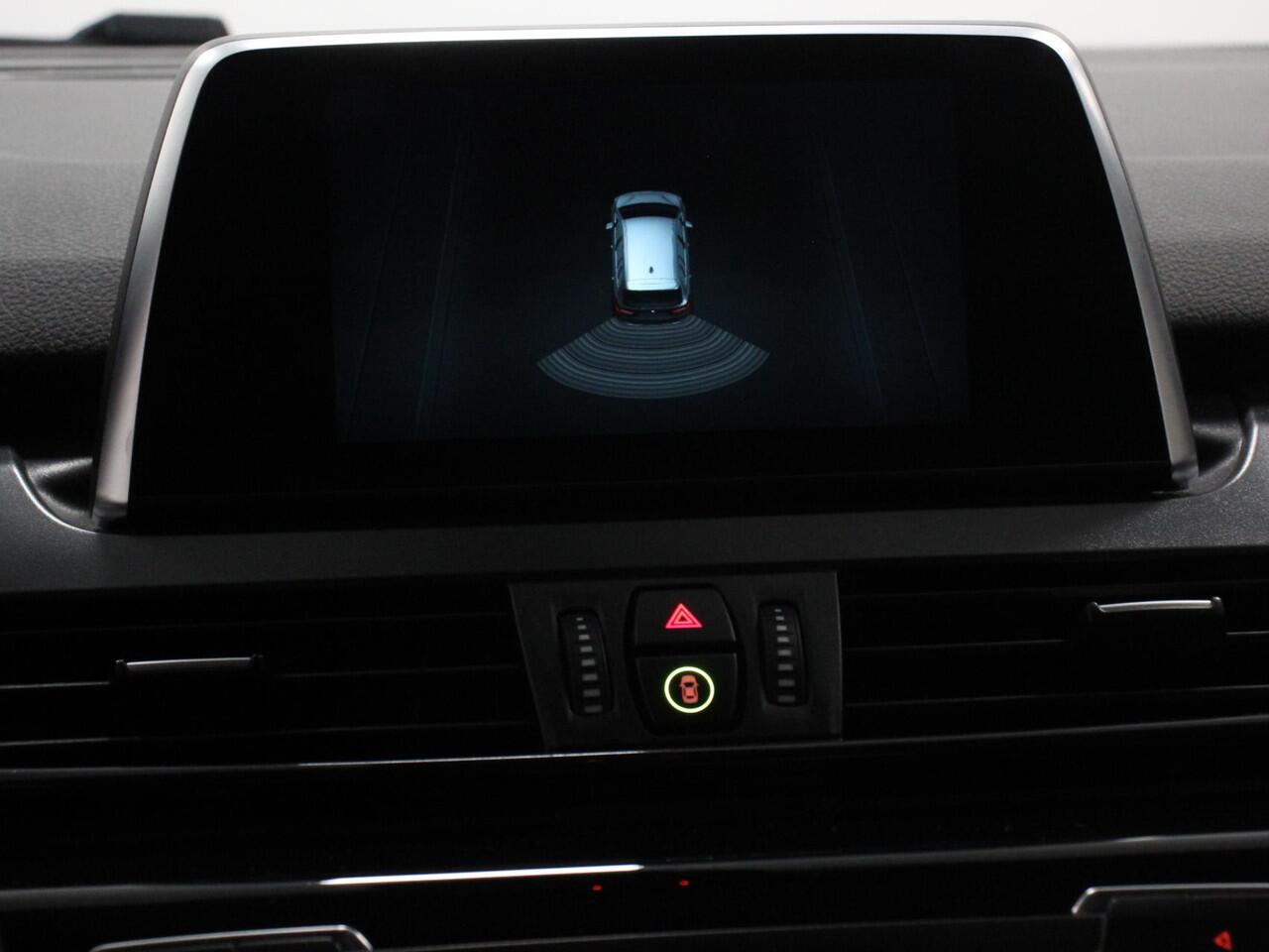 BMW 2-SERIE GRAN TOURER 218i Automaat Corporate Lease Executive 7p | Cruise control | Lichtmetalen velgen | Navigatie | Parkeersensoren achter | Radio | LED