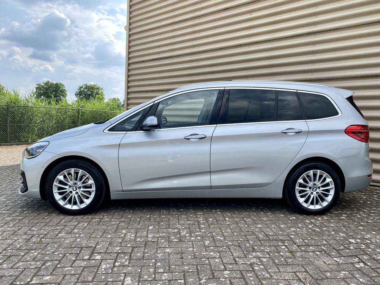 BMW 2-SERIE GRAN TOURER 220i High Executive 7 Pers Aut. [ panodak,leer, Apple carplay,lmv,pdc,hud ]
