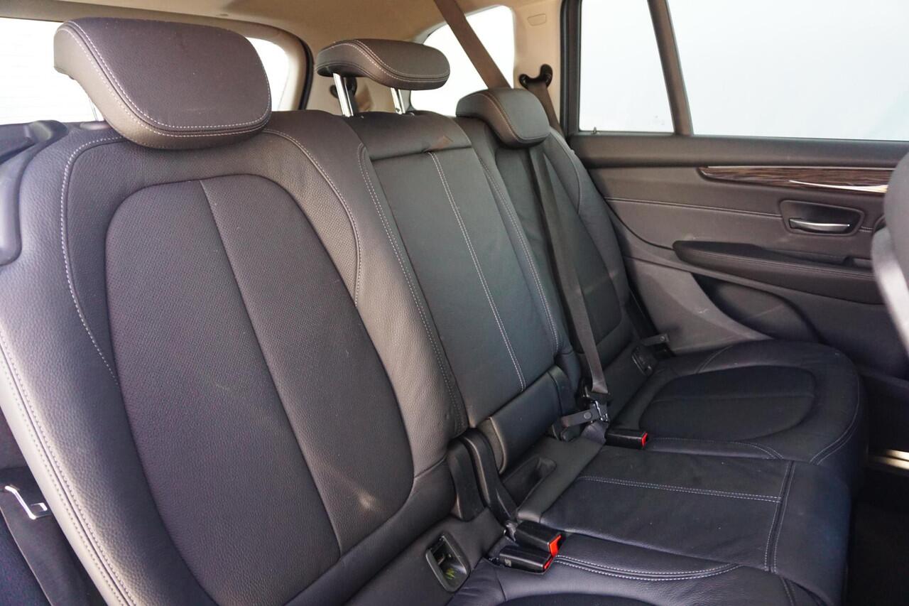 BMW 2-SERIE GRAN TOURER 216i High Executive Luxury Line 17'' / Trekhaak / Derde zitrij / Head-Up Display