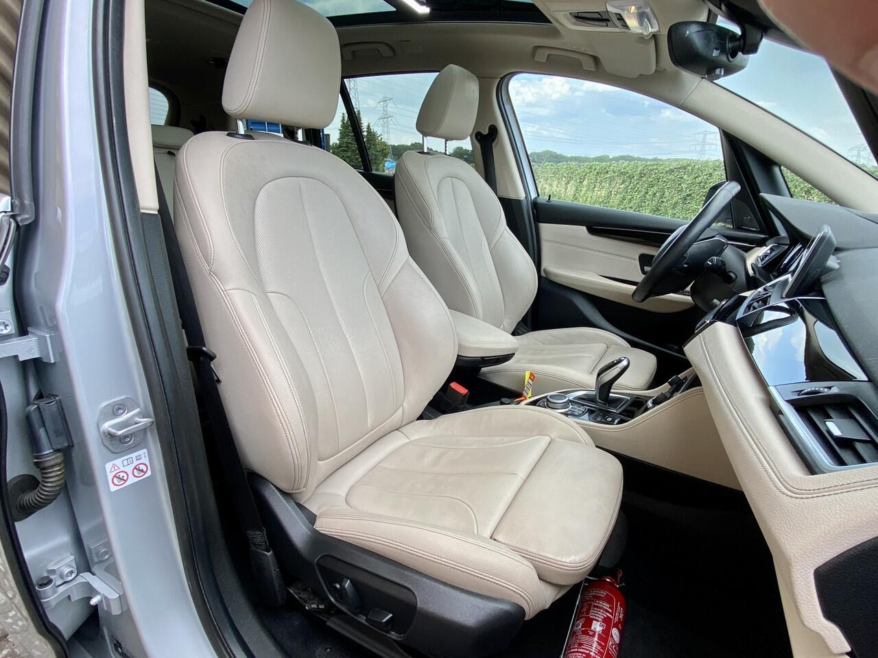 BMW 2-SERIE GRAN TOURER 220i High Executive 7 Pers Aut. [ panodak,leer, Apple carplay,lmv,pdc,hud ]