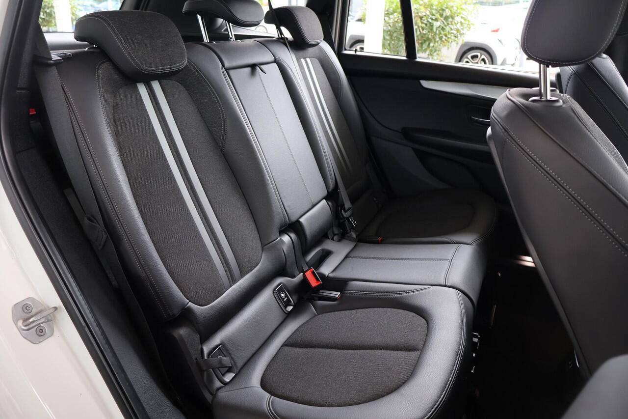 BMW 2-SERIE GRAN TOURER 218i Executive Edition M Sport | Trekhaak | Head-Up Display | LED-koplampen | Navigatie | Parkeersensoren |