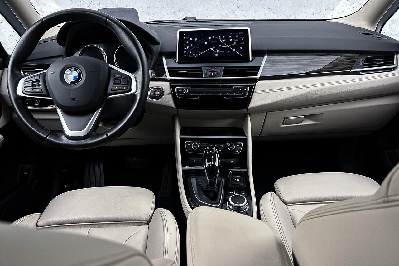 BMW 2-SERIE GRAN TOURER 218i Business Edition | Adaptief cruise control | Camera | Head-up display | Leder