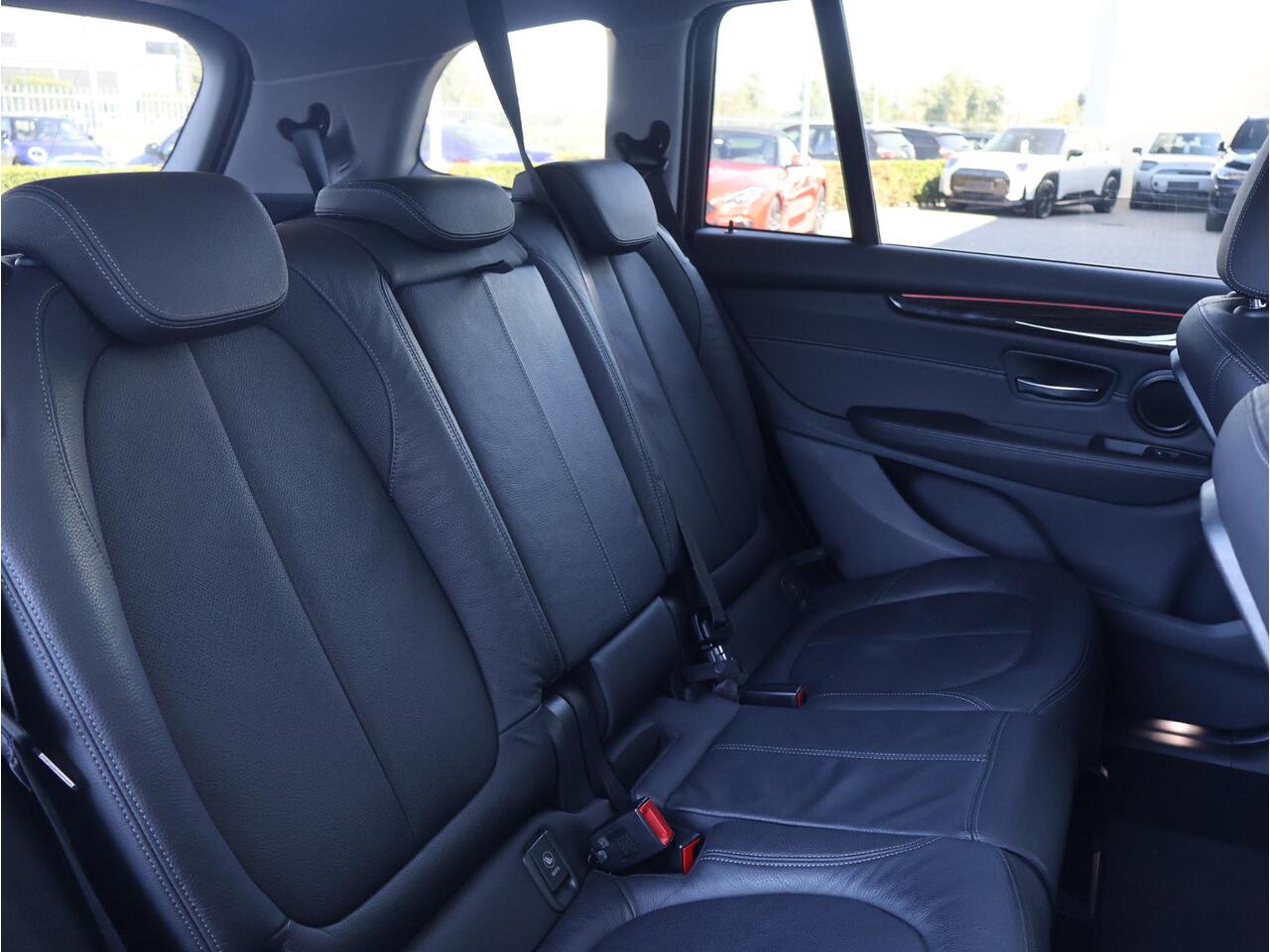 BMW 2-SERIE GRAN TOURER 216i 7p. Business Edition Plus Luxury Line / trekhaak / Achteruitrijcamera / Head Up Display /