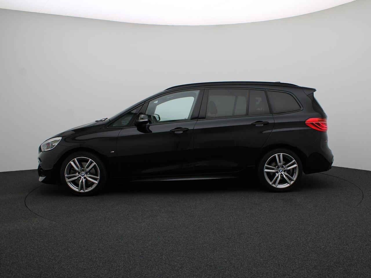 BMW 2-SERIE GRAN TOURER 220i High Executive | M Sportpakket | Audio Media Pack | Comfort Pack | Parking Pack | 7p. | Panoramadak | Laserlicht | Head-Up Display | 18''