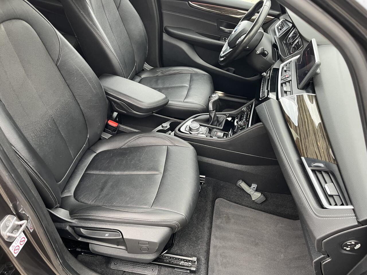 BMW 2-SERIE GRAN TOURER 216i Business Edition Plus 50% deal 9.975,- ACTIE 7 Persoons / Trekhaak / Leder / Camera / Stoelverwarming