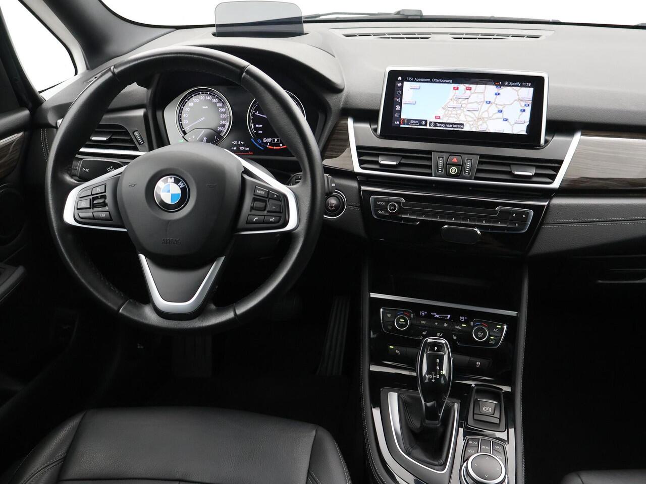 BMW 2-SERIE GRAN TOURER 218i 7-PERS HIGH EXECUTIVE AUT. + HEAD-UP | LEDER | AFN. TREKHAAK | CAMERA | STOELVERW.
