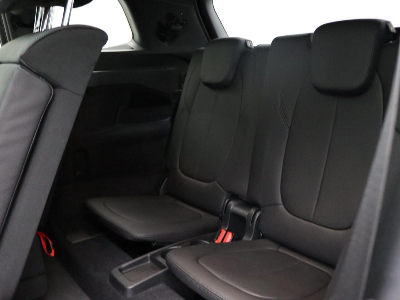 BMW 2-SERIE GRAN TOURER 220i High Executive | M Sportpakket | Audio Media Pack | Comfort Pack | Parking Pack | 7p. | Panoramadak | Laserlicht | Head-Up Display | 18''