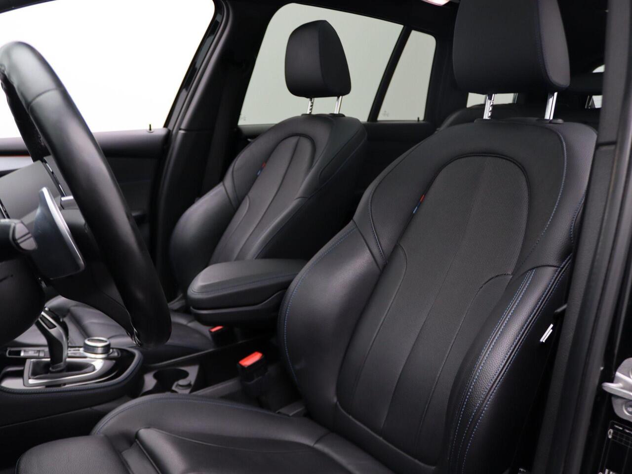 BMW 2-SERIE GRAN TOURER 220i High Executive | M Sportpakket | Audio Media Pack | Comfort Pack | Parking Pack | 7p. | Panoramadak | Laserlicht | Head-Up Display | 18''