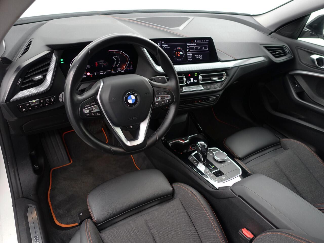 BMW 2-SERIE Gran Coupé 218i M Executive Edition Aut- Panoramadak, Stuur/Stoelverwarming, Sfeerverlichting, Carplay, Sport Interieur