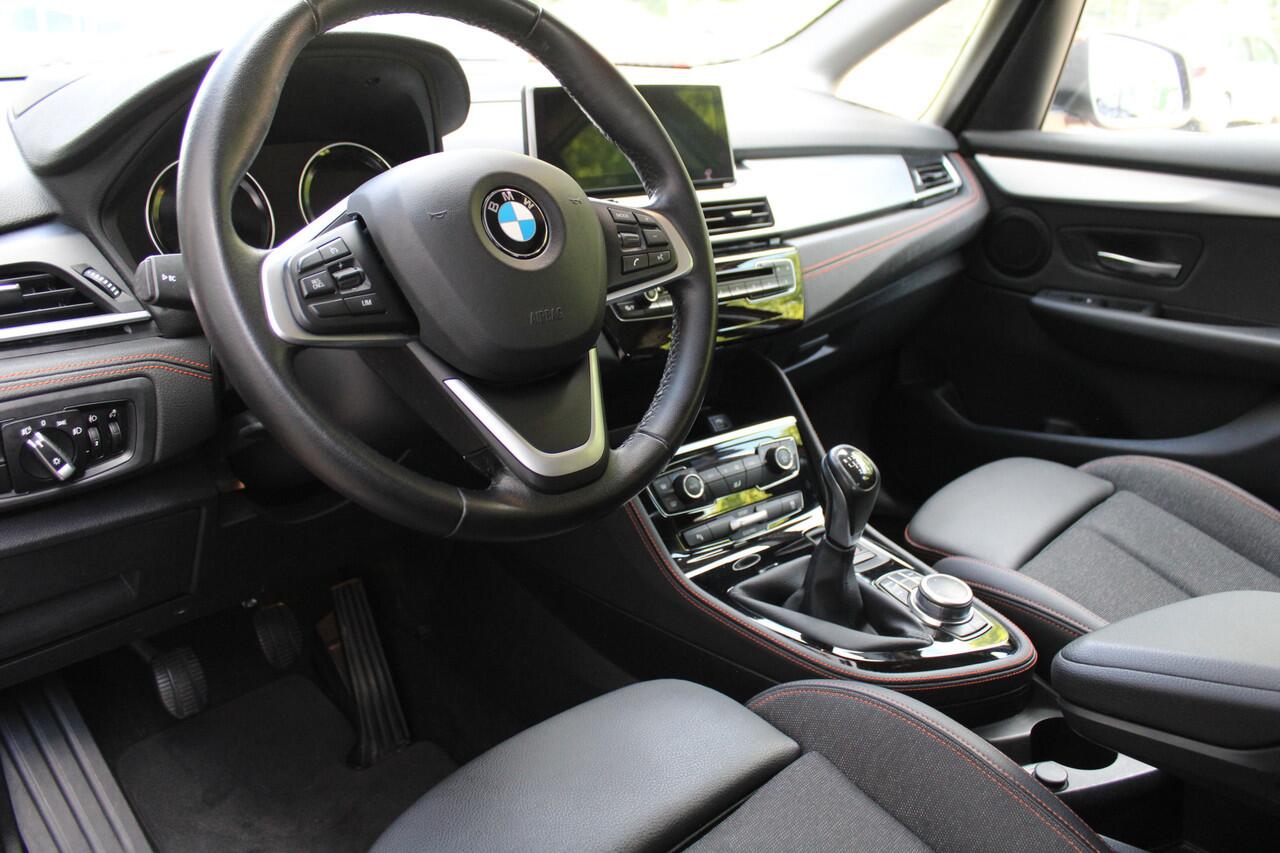 BMW 2-SERIE Active Tourer 218i 140pk Executive Edition | Head-Up | Achteruitrijcamera | Elektrische achterklep | Navigatie | Cruise control