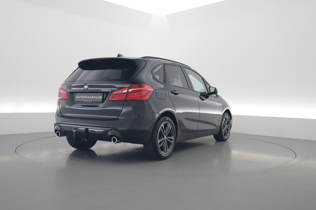 BMW 2-SERIE Active Tourer 220i 192pk | Navi | Afn. Trekhaak | Camera | Keyless | LED | Stoelverw. | 17''