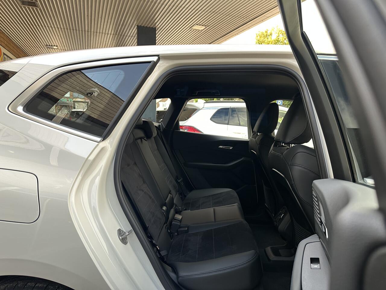 BMW 2-SERIE Active Tourer 225e xDrive Alcanatra/Leder/Stoelverwarming/Camera.