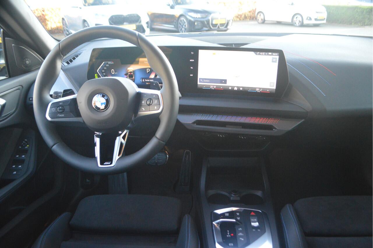 BMW 2-SERIE Gran Coupé 220 M Sport Automaat / Sportstoelen / Achteruitrijcamera / M Adaptief onderstel / Adaptieve LED / Comfort Access / Stoelverwarming / Harman-Kardon