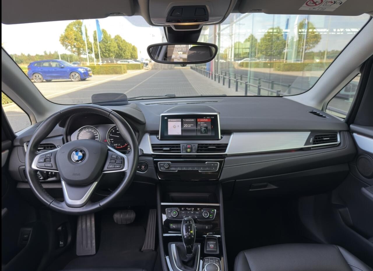 BMW 2-SERIE Active Tourer 220i High Executive Luxury Line Automaat / Achteruitrijcamera / Comfort Access / Head-Up / LED / Stoelverwarming