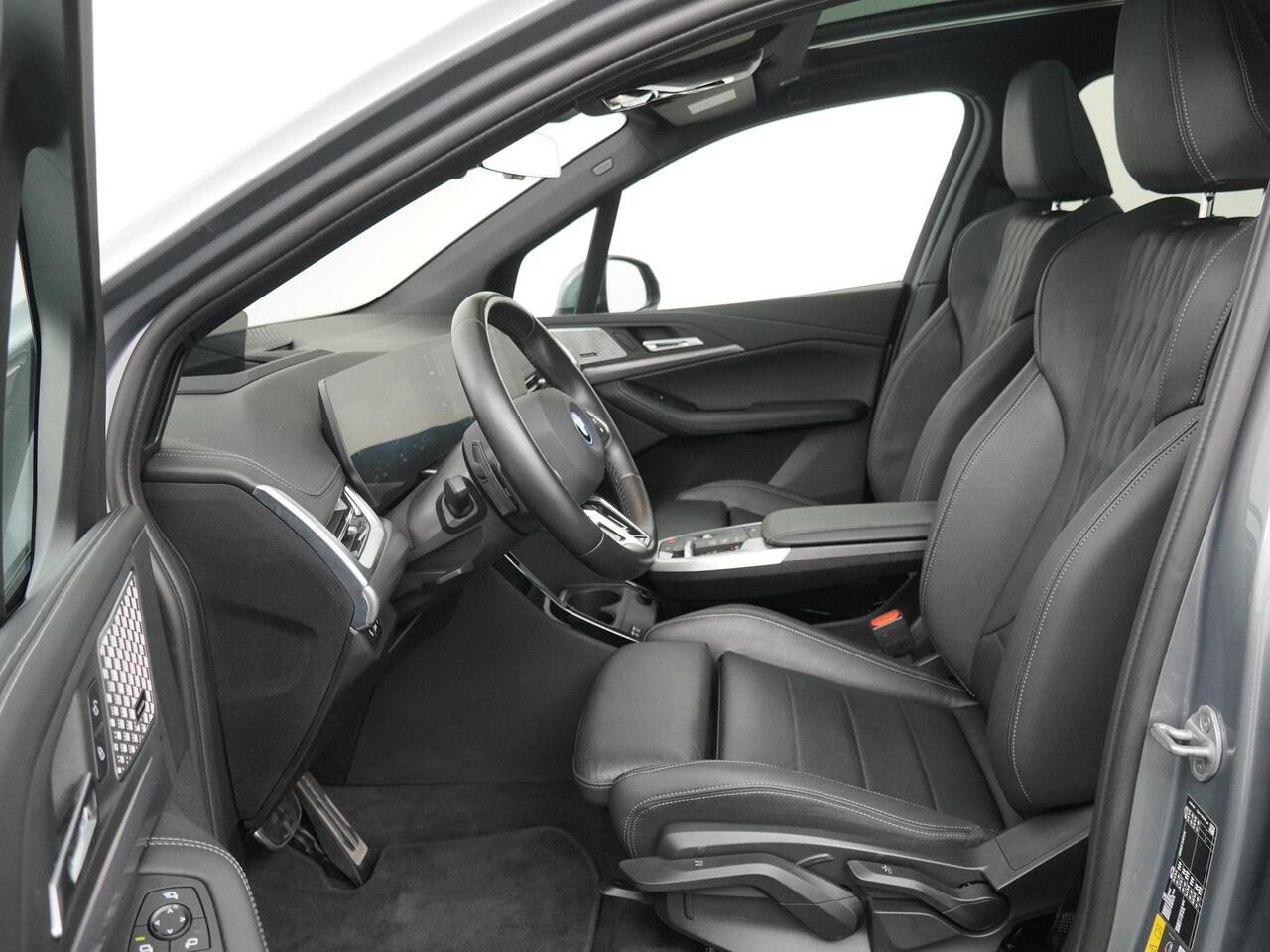 BMW 2-SERIE Active Tourer 225e xDrive | M-Sportpakket | Panoramadak | Harman Kardon | Head-Up Display |