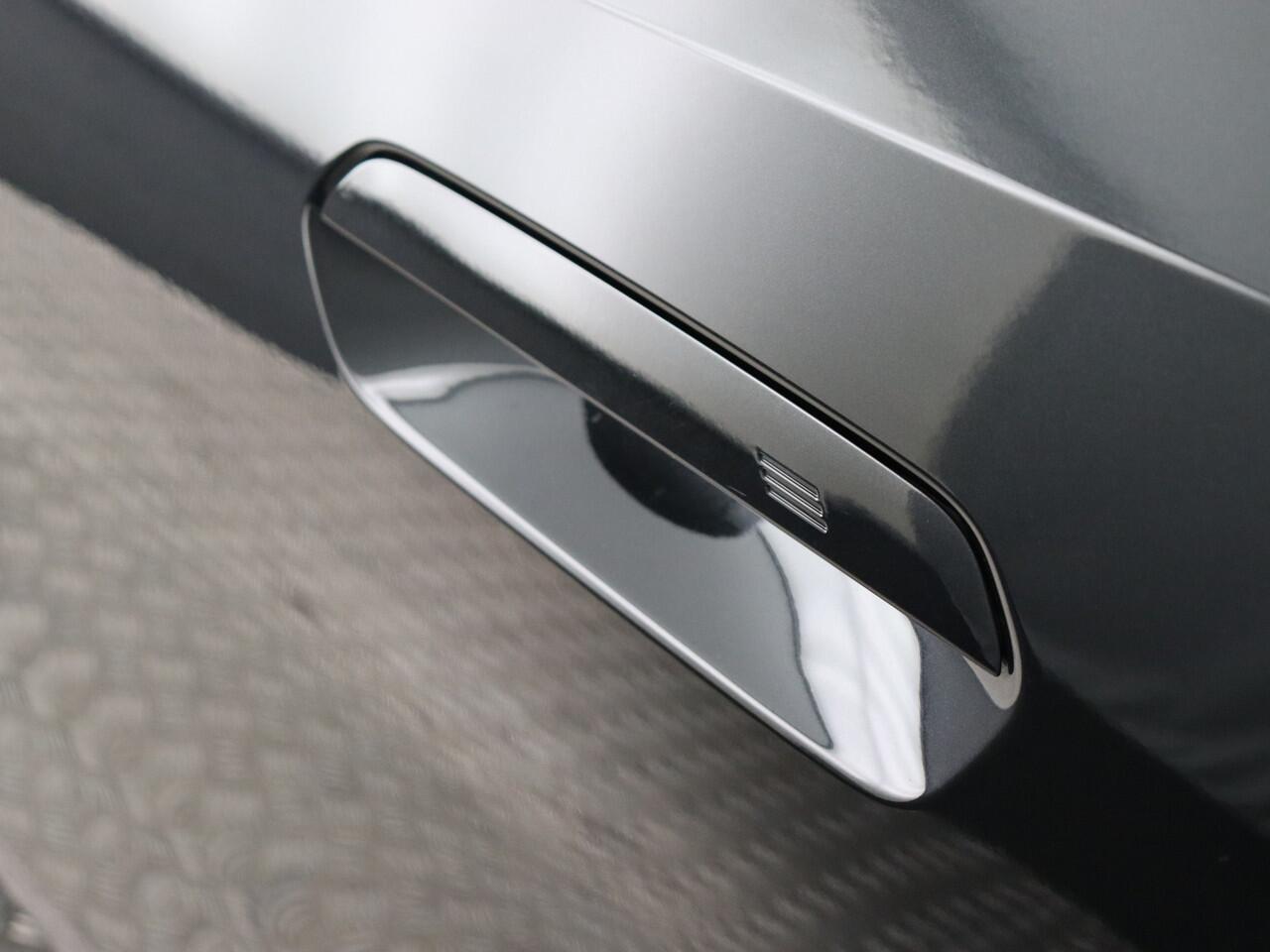 BMW 2-SERIE Active Tourer 230e xDrive M sport (Pano / Elek. achterklep / Led / Navi / Cuise)