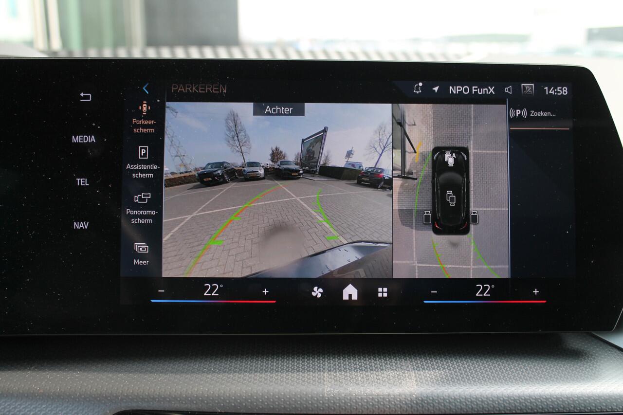 BMW 2-SERIE Active Tourer 225e xDrive High Executive M Sport Automaat / Panoramadak / Adaptief M Onderstel / Sportstoelen / Stoelverwarming / Adaptieve LED / Parking Assistant Plus / Head-Up / Live Cockpit Professional