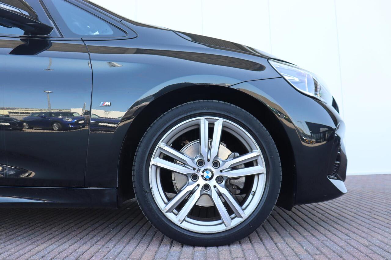 BMW 2-SERIE Active Tourer 218i High Executive Edition M Sport pakket/ Panoramadak/ Head-Up/ Lederen bekleding/ Elektrische achterklep/ Achteruitrijcamera