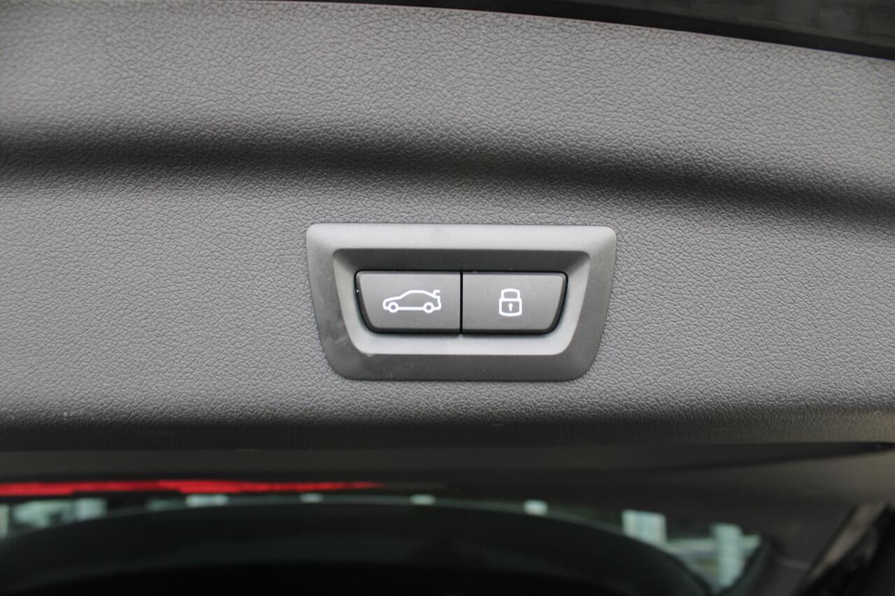 BMW 2-SERIE Active Tourer 218i | M-pakket | El. Trekhaak | AppleCarplay | Keyless | El. Achterklep |