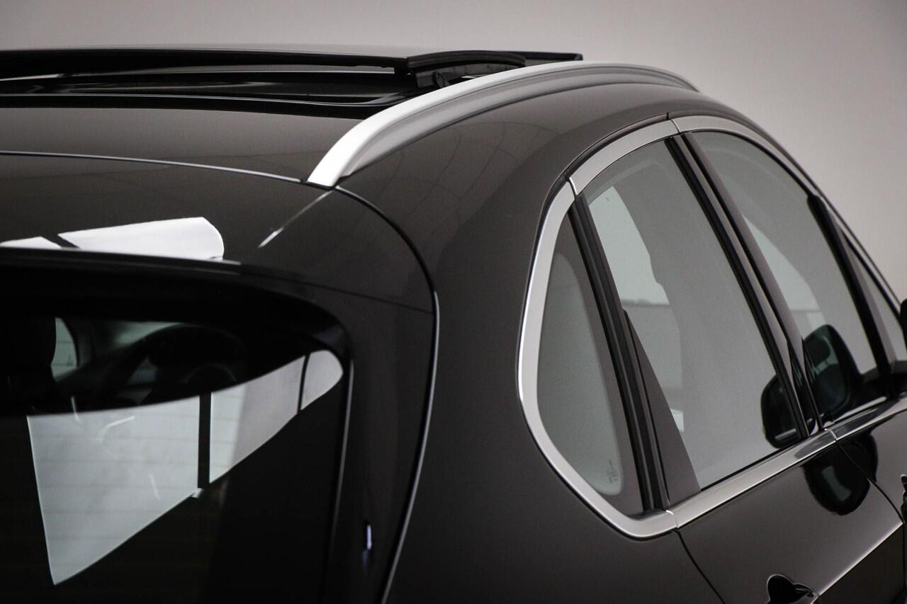 BMW 2-SERIE Active Tourer 218i High Executive Edition | PANORAMADAK | LEDER | STOELVERWARMING | CAMERA