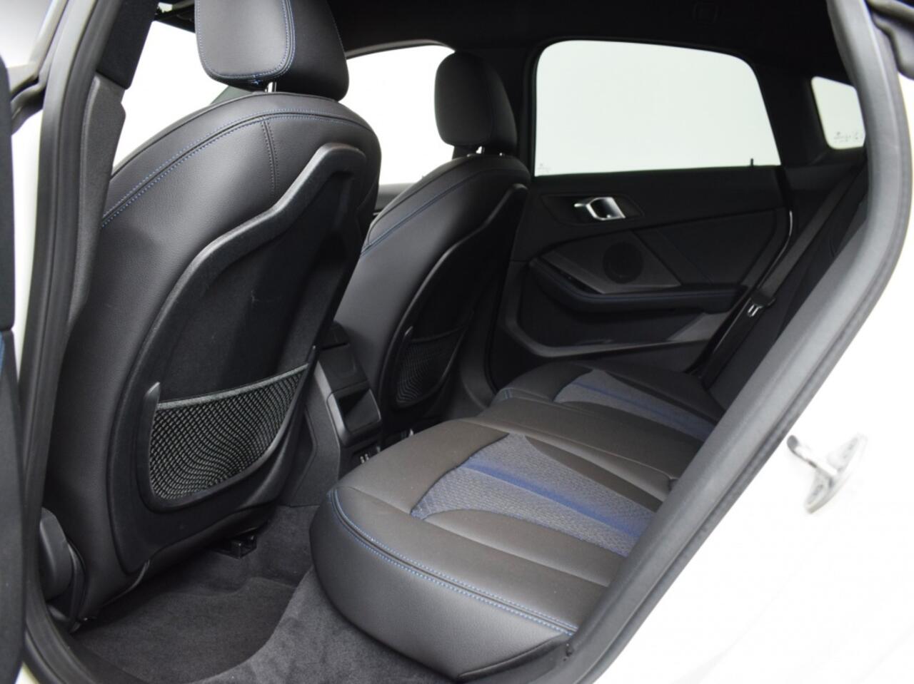 BMW 2-SERIE 218i Introduction Edition | M-Sport o Live Cockpit o CarPlay