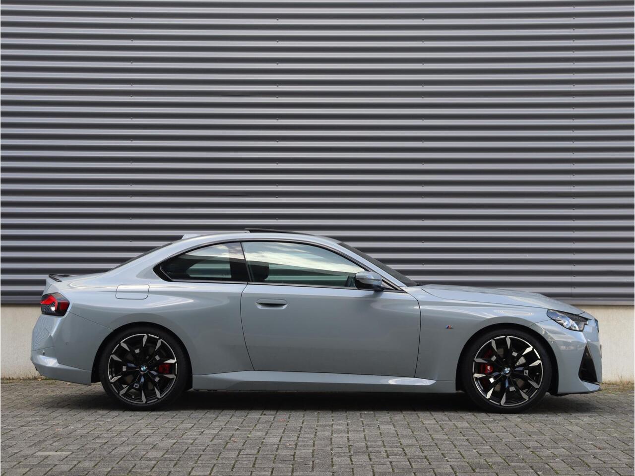 BMW 2-SERIE Coupé 220i | M Sportpakket Pro | Panodak | Head-Up | Parking Assistant Plus | Driving Assistant | Comfort Access | HiFi | 19'' LMV