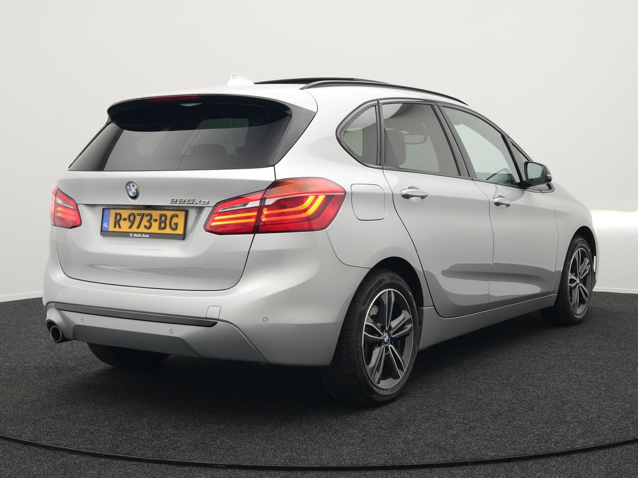 BMW 2-SERIE Active Tourer 225xe iPerformance Sportline Plug In Hybrid 225pk PHEV | Panodak | Sportstoelen Memory | Camera | Stoelverwarming | Navi Full Map | Keyless | LED |