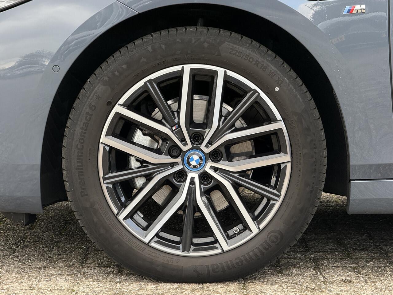 BMW 2-SERIE Active Tourer 225e xDrive | M-Sport | 18'' | Panorama | Camera | Sportstoel. | Stoelverw.