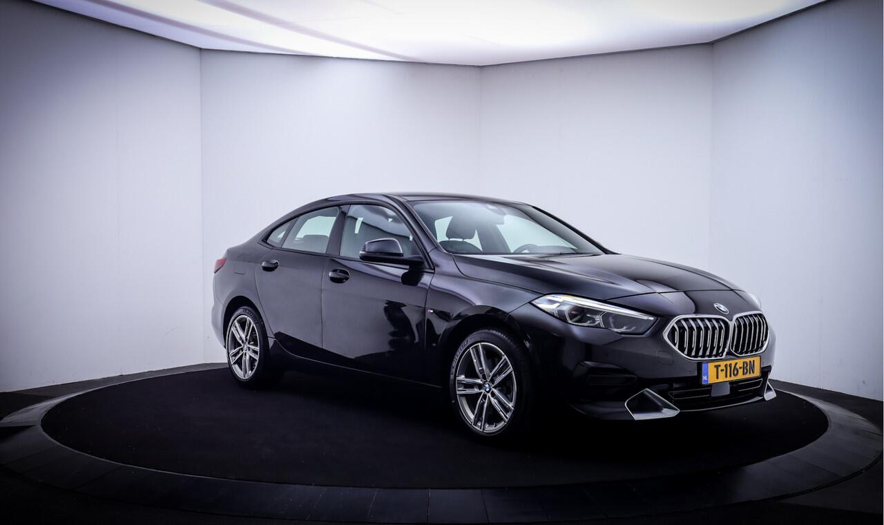 BMW 2-SERIE Gran Coupé 218iA SPORT-LINE DIGIDASH | FULL LED | HARMAN KARDON | LEDER | STOELVERW | CARPLAY | NAVI | LMV 17''