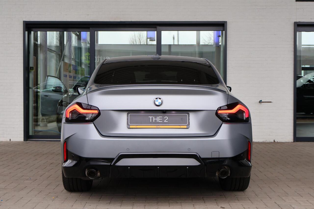 BMW 2-SERIE Coupé 218i Individual Frozen Pure Grey | M Sportpakket | Stuur- en stoelverwarming | Harman Kardon | Innovation Pack | Comfort Pack