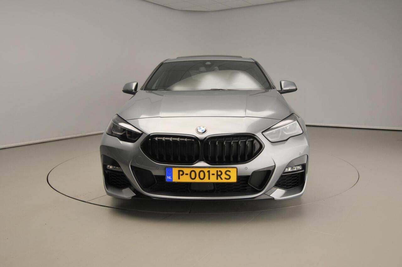 BMW 2-SERIE Gran Coupe 218i | M-Sportpakket | LED | Leder | Navigatie | Schuifdak | M- Sportstoelen | DAB | Hifi speakers | Alu 19 inch