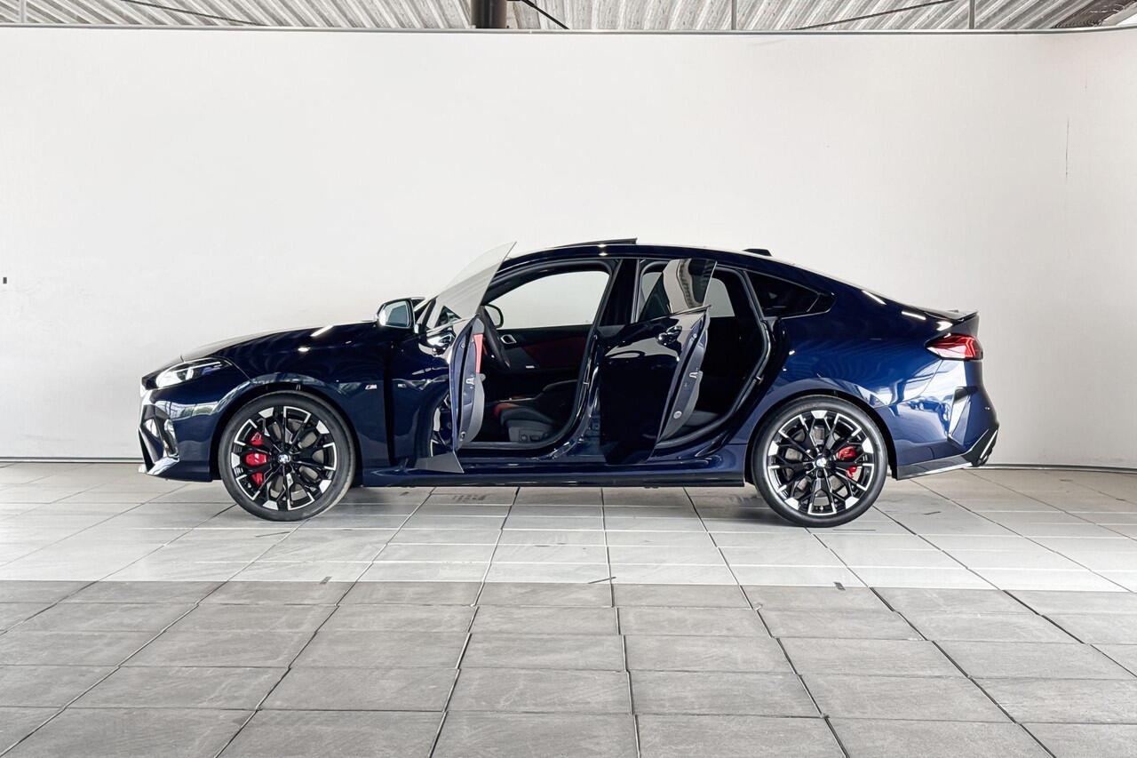 BMW 2-SERIE Gran Coupé M235 xDrive | M Sport Pro | Innovation Pack | Glazen Panoramadak | Elektrisch verstelbare stoelen | Driving Assistant Professional