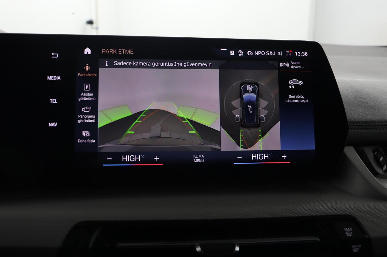 BMW 2-SERIE Active Tourer 218i Head-Up Display | Parking Assistant Plus | Comfort Access | Adaptieve LED koplampen