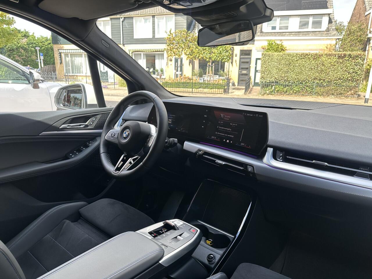 BMW 2-SERIE Active Tourer 225e xDrive Alcanatra/Leder/Stoelverwarming/Camera.